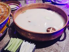 -三人行骨头王火锅(长寿店)