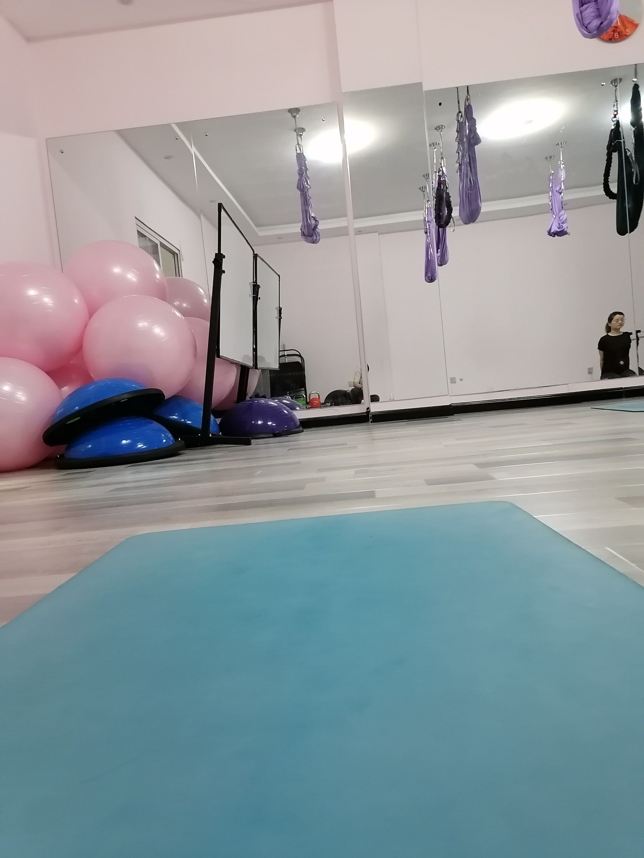 安静的瑜伽房,安静的我