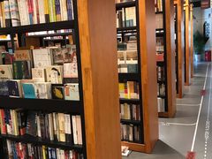 -西西弗书店&矢量咖啡(凯德晶萃广场店)