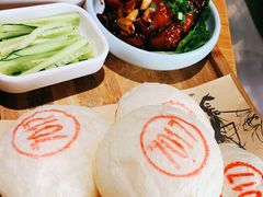 土馒头配大块肉-7017味道工厂(三墩店)