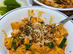 -李与白包子铺(桐梓林店)