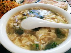 酸辣汤-李连贵酒家熏肉大饼(昆明街店)