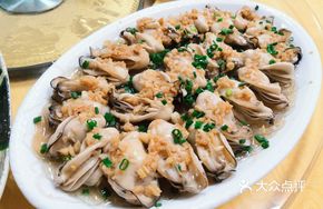 Steamed Oyster with Garlic and Vermicelli