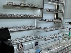 -美式眼镜·授权蔡司.依视路.尼康.豪雅.明月(南翔印象城店)