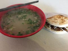 鸭汤粉丝-烤鸭肉夹馍鸭汤店