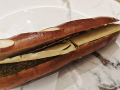 青酱红波芝士碱水-慢熟面包店bud bread(孩儿巷店)