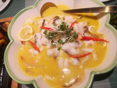 花开酸汤鱼虾跳-蜜桃花开·中西融合菜E&W(南长街店)