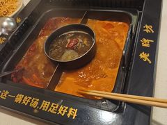 -老牌坊云南鱼豆花火锅(哈西万达店)