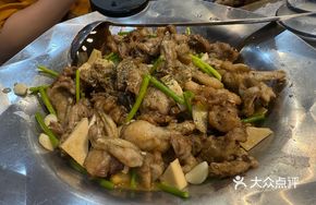 Golden Garlic Fried Frog Pot