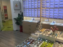 -天空之镜眼镜店蔡司依视路配镜授权零售店(望京颐堤港店)