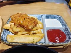 英式炸鱼配宽薯-HELLO 27 意面·沙拉·帕尼尼