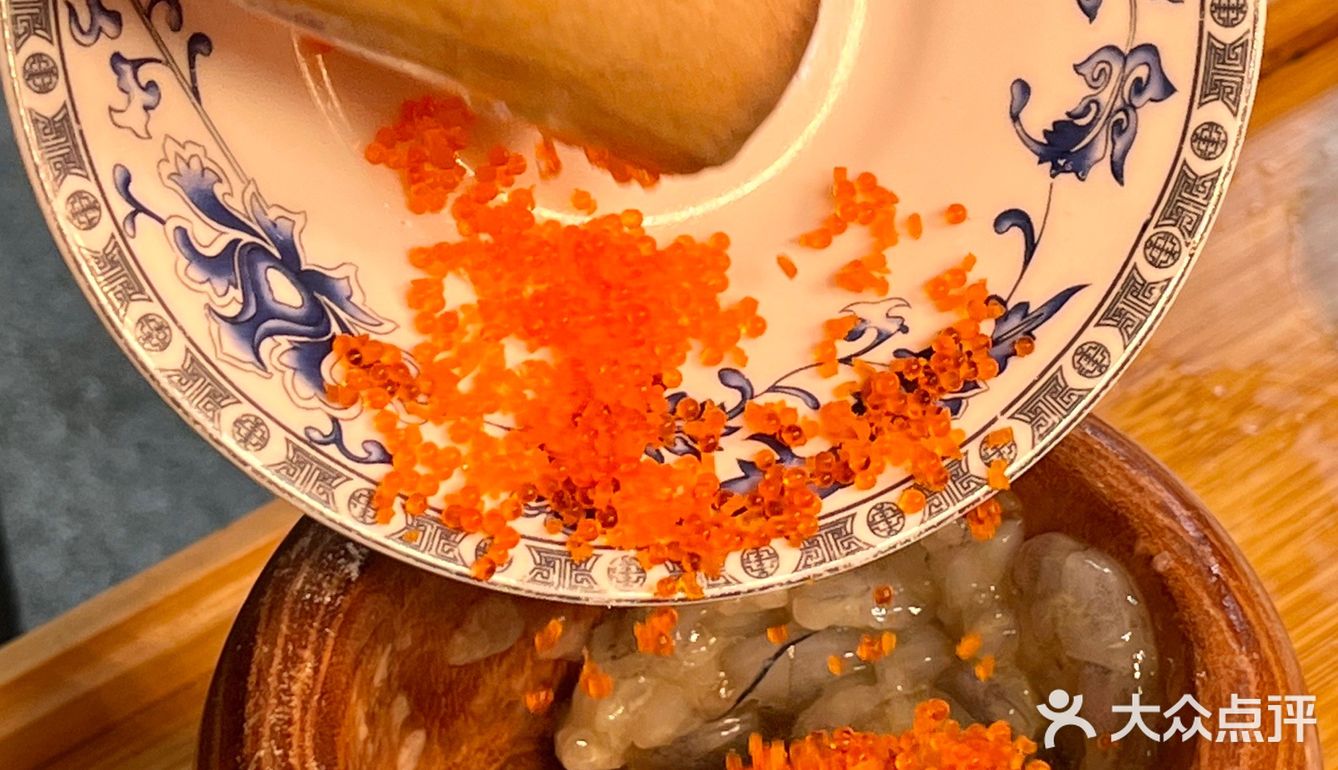 成都！老外冒雨来吃的社区火锅！现切牛肉9.9