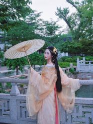 -一揽芳华汉服旗袍体验馆(拙政园店)
