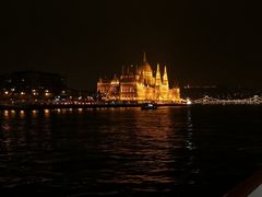 -多瑙河畔鞋履雕塑