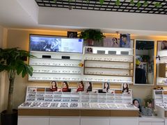 -视野联行眼镜·蔡司授权店(长白万象汇店)