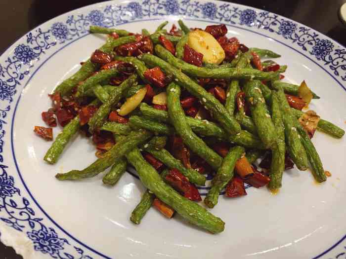 小背篓川菜馆(嘉实生活广场店)-"学校旁边的馆子前几天第一次试没想到