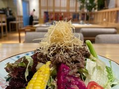 烤牛肉沙拉-鲔吞·和牛寿喜烧(闵行区绿瘦酒店)