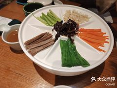 -云海肴·汽锅鸡·云南菜(天山百盛优客店)