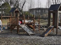-田园东方蜜桃村的田野营地