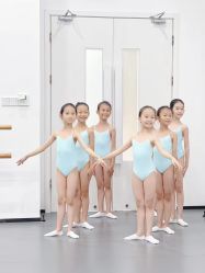 -昕艺尚皇家芭蕾舞蹈中心