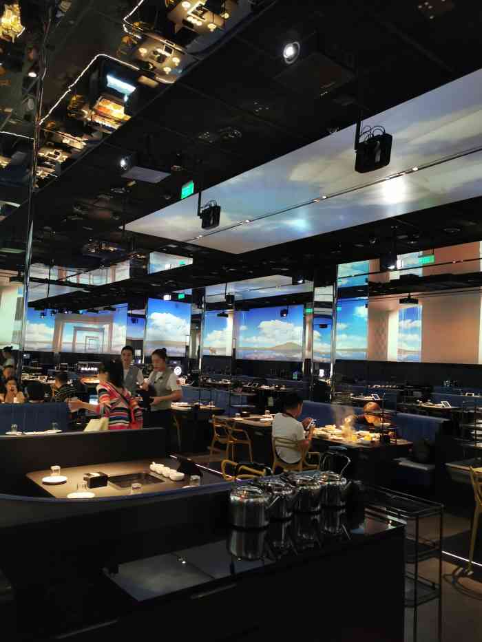 海底捞火锅智慧餐厅中骏世界城店