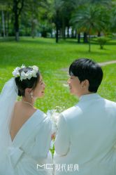 -现代经典婚纱摄影