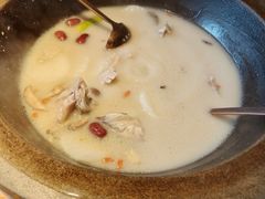 -咕嘟草帽鱼·牛奶一样的鲜鱼汤(天鹅湖万达广场店)