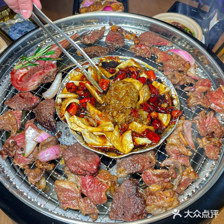 鞍山居民楼下的氛围感烤肉小店！好多新鲜玩意儿