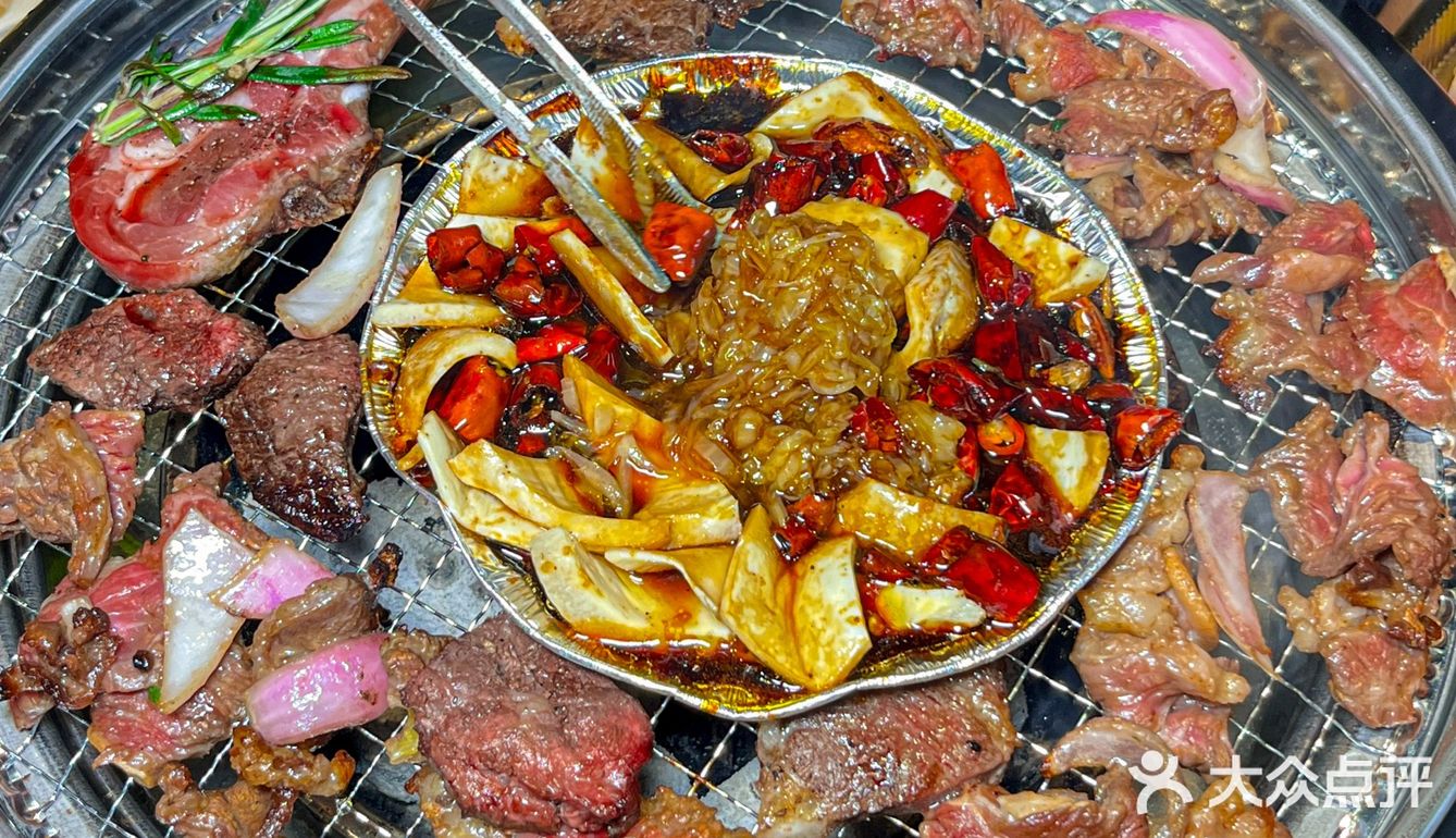 鞍山居民楼下的氛围感烤肉小店！好多新鲜玩意儿