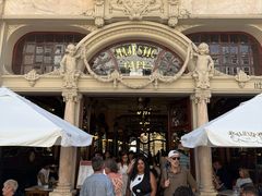 -Majestic Café