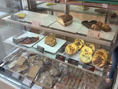 面包甜点陈列柜-老梦面包 CHEZMOREL(三源里店)