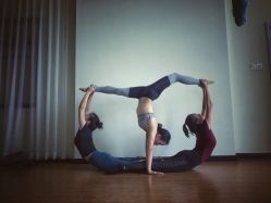 -闺蜜瑜伽·普拉提女性塑形馆