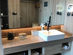 -西安大雁塔科技大学地铁站亚朵酒店