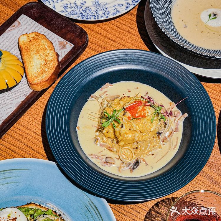 最近疯狂种草的西餐厅，氛围感十足🏙️~