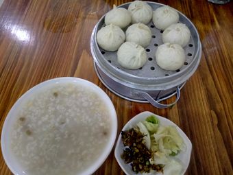 稀饭包子早餐图片真实图片