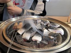 -围炉肉舍•炭烤活鳗•丹东海鲜烤肉(步行街店)