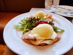 熏三文鱼班尼迪克蛋-ROAST coffee & eatery