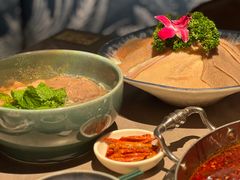 -伴山牛贵州黄牛肉火锅·苗疆非遗艺术餐厅(上海首店)