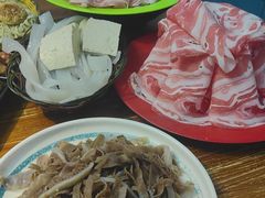 -洞庭洲·防空洞火锅·烧烤·铜锅涮肉(新百广场店)