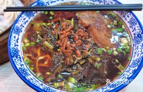 Pickled Vegetable and Pork Stir-Fry Noodles