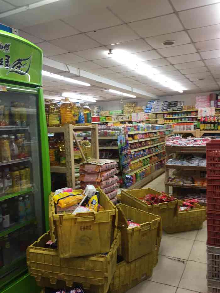 农工商超市(富民店)-"这家小超市以前价格公道,产品层次很丰富,.