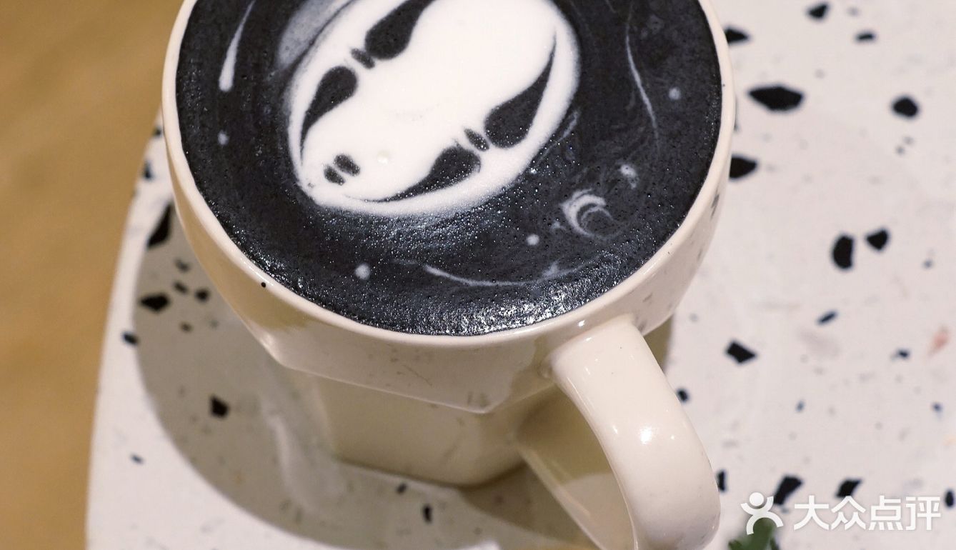 无脸男热饮☕要火🔥圣诞氛围十足🎄萌炸的暖心小店