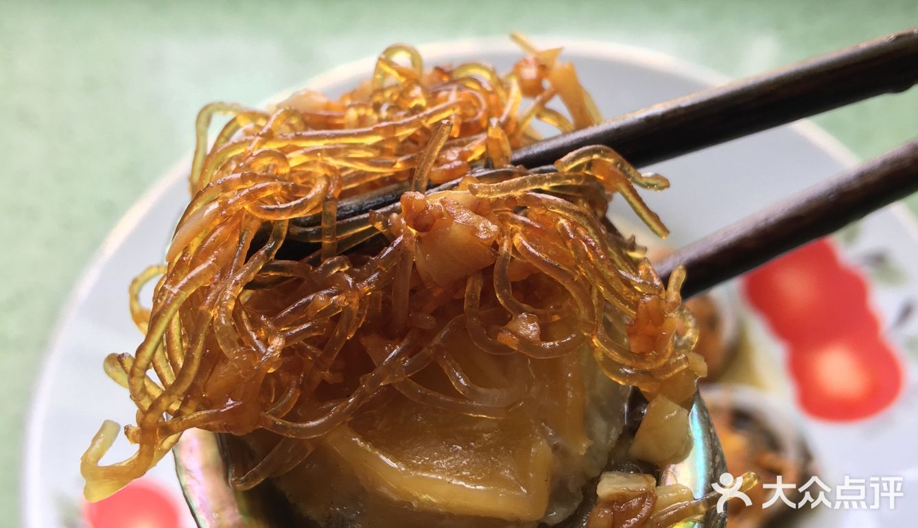 滋阴润肠通便的蒜蓉粉丝蒸鲍鱼
