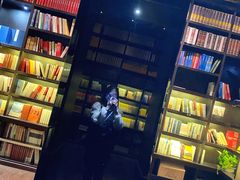 -钟书阁(松江泰晤士小镇店)