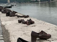 -多瑙河畔鞋履雕塑