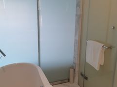 -上海滴水湖皇冠假日酒店