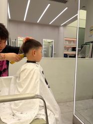 -PE SALON