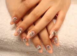 裸色控-艾妃罗高科美肤美甲美睫健康管理