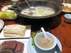-茸梅路右拐龙虾-农家菜(松江店)