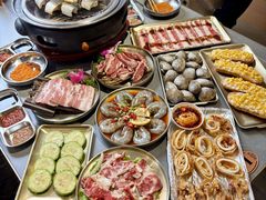 -围炉肉舍•炭烤活鳗•丹东海鲜烤肉(步行街店)